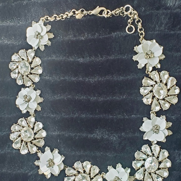 Ann Taylor Flower Necklace - Picture 9 of 12